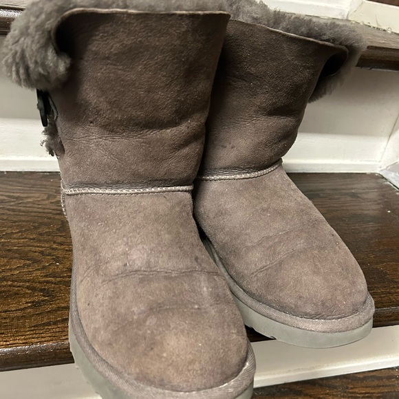 Ugg - Picture 2 of 10